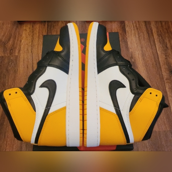 Air Jordan 1 Retro High OG "Yellow Toe /Taxis" 🚕 - Picture 8 of 12